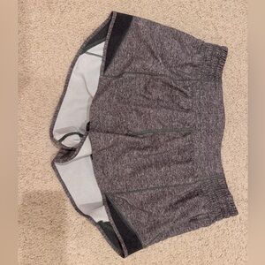LULULEMON HOTTY HOT 2.5” HIGH-RISE SHORTS — GRAY MESH COLOR